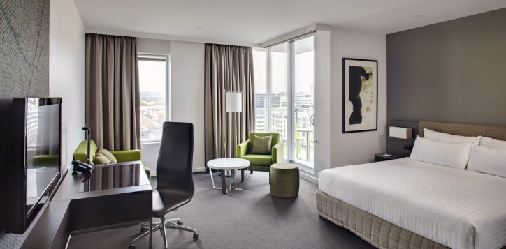 pullman-adelaide-hotel-rooms-and-suites-junior-suite-image-2